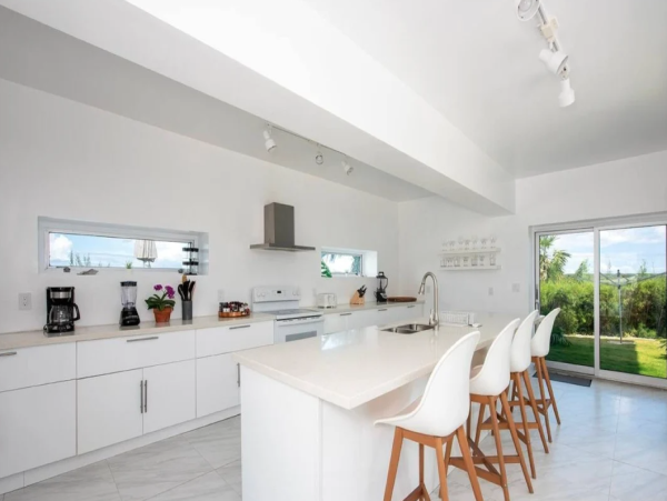 Luxurious Beachfront Estate in Eleuthera